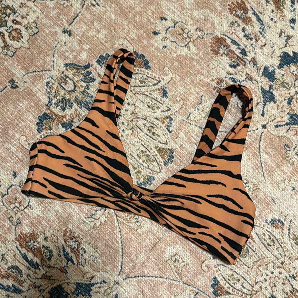 New without tags Penny Skatie top size medium